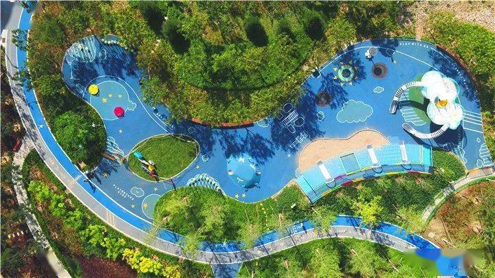 定州体育公园上新了专门为小朋友们打造了云朵乐园