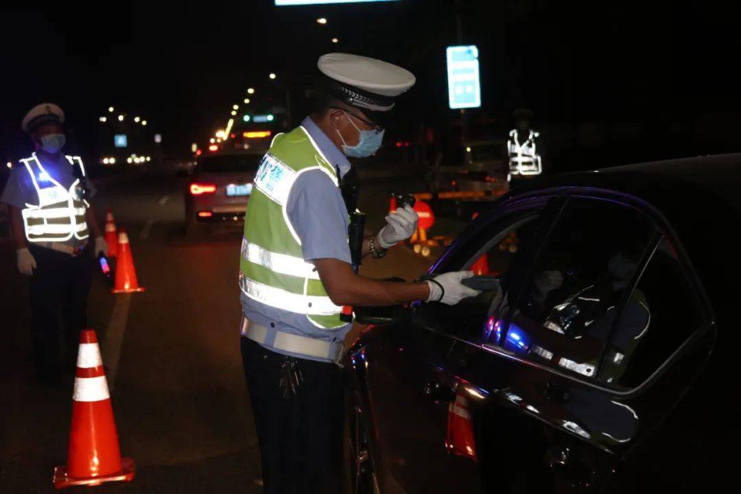 昨夜顺义全城查酒驾看看现场吧