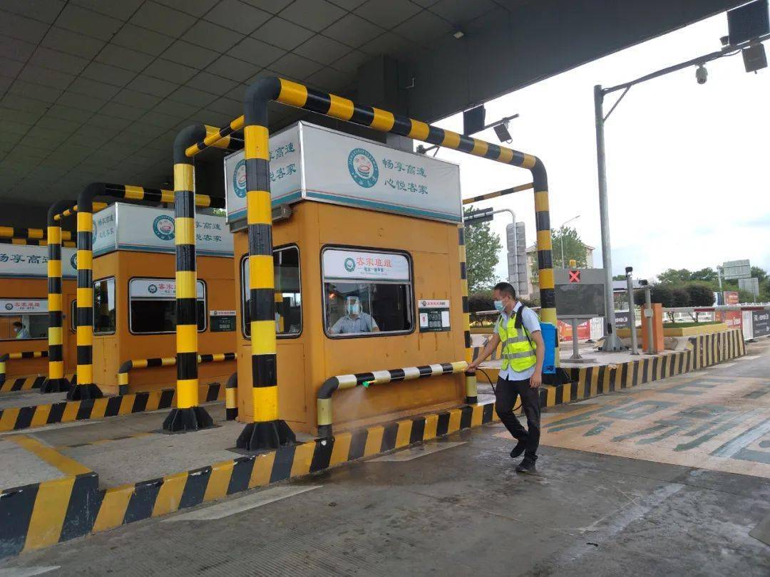 瑞金严防死守交通卡口筑牢疫情防控防线