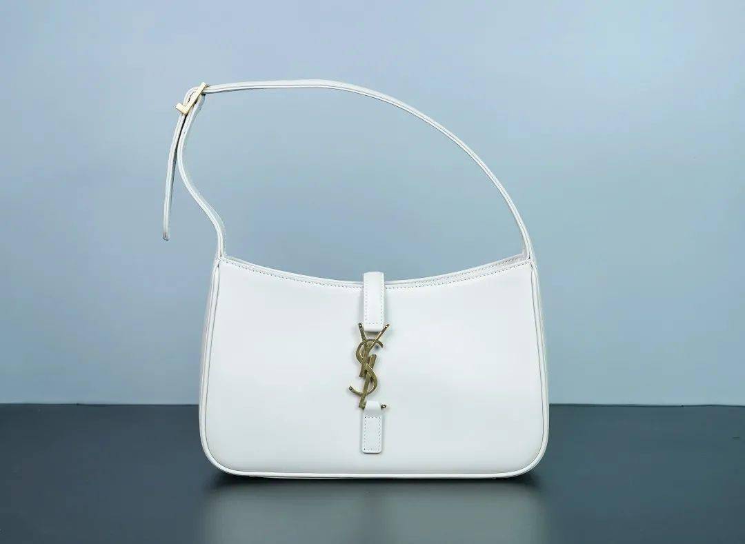 马鞍|如果这个秋天只能买一款包 我选宋祖儿身上这只