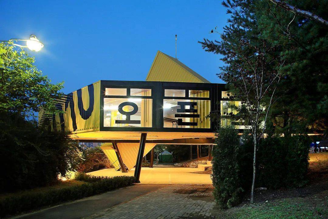 集装箱创意建筑玩的就是个性