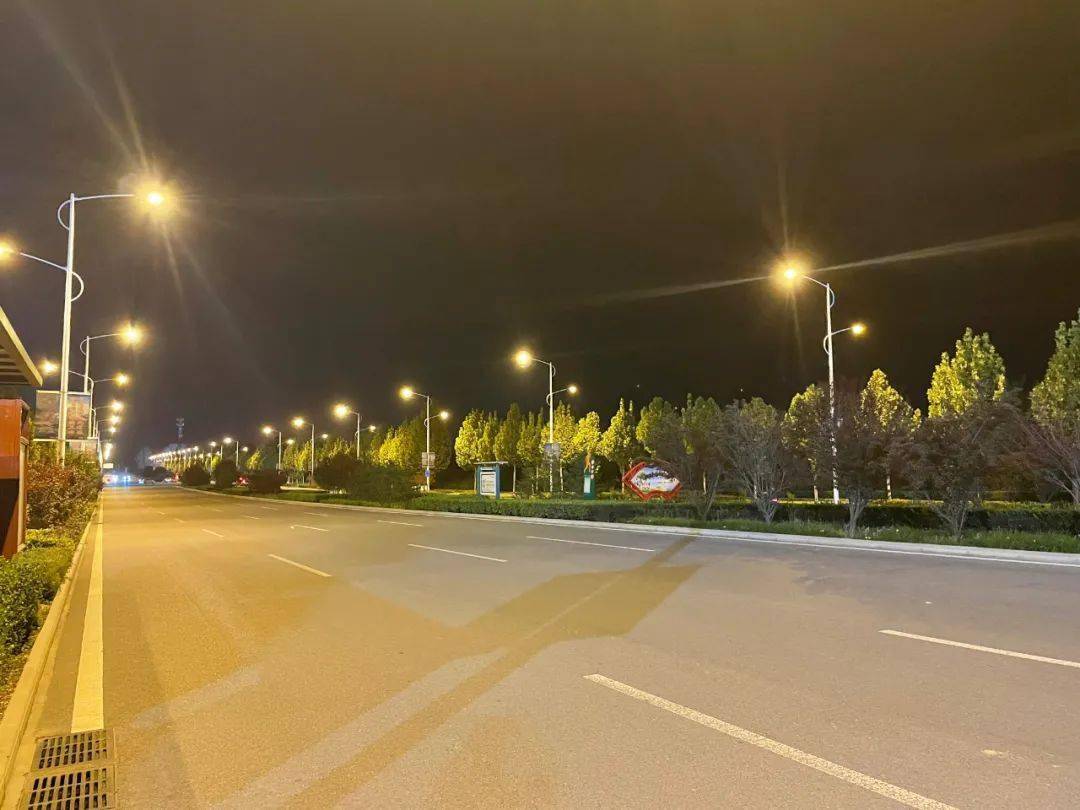 这里的路灯也亮了!