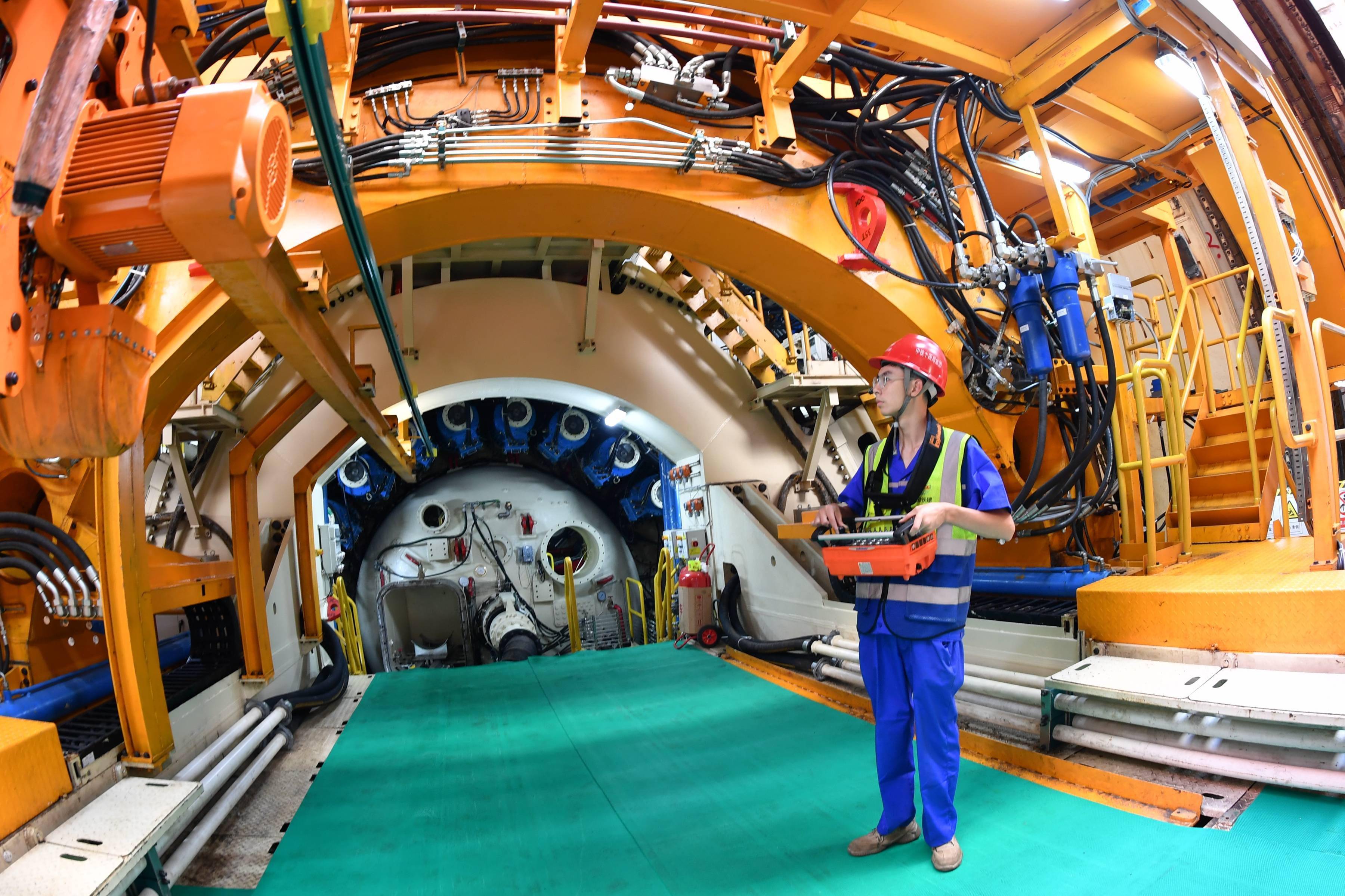 内藏有可燃气体甲烷长江施工难度最大隧道盾构机始发