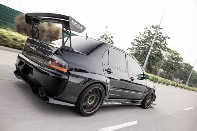 感受那份霸道与狂野三菱evo九代爆改案例