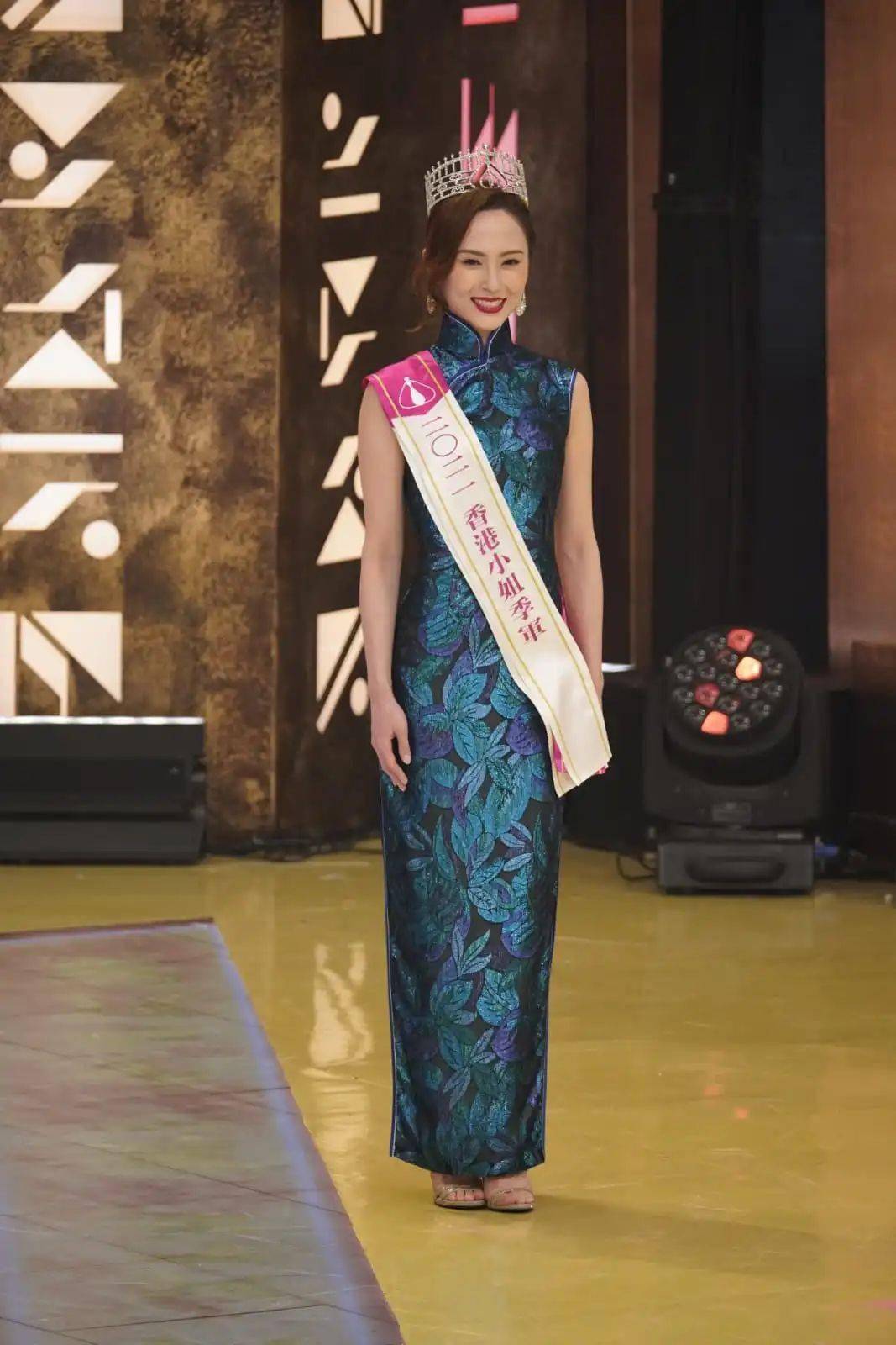 (香港)有限公司倾情赞助的典雅旗袍,在闪耀光芒中见证最美港姐的诞生