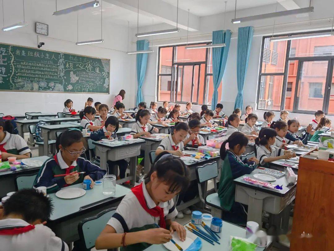 为保证学生拥有充足的睡眠时间,白云区第十五小学积极响应落实"双减"