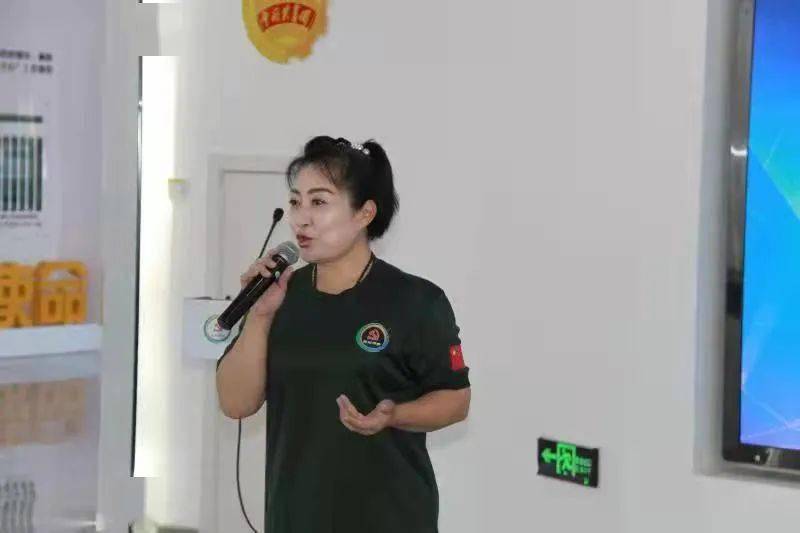 终审活动最后在原武警内蒙古总队文工团团长田玲与参赛选手共同演唱