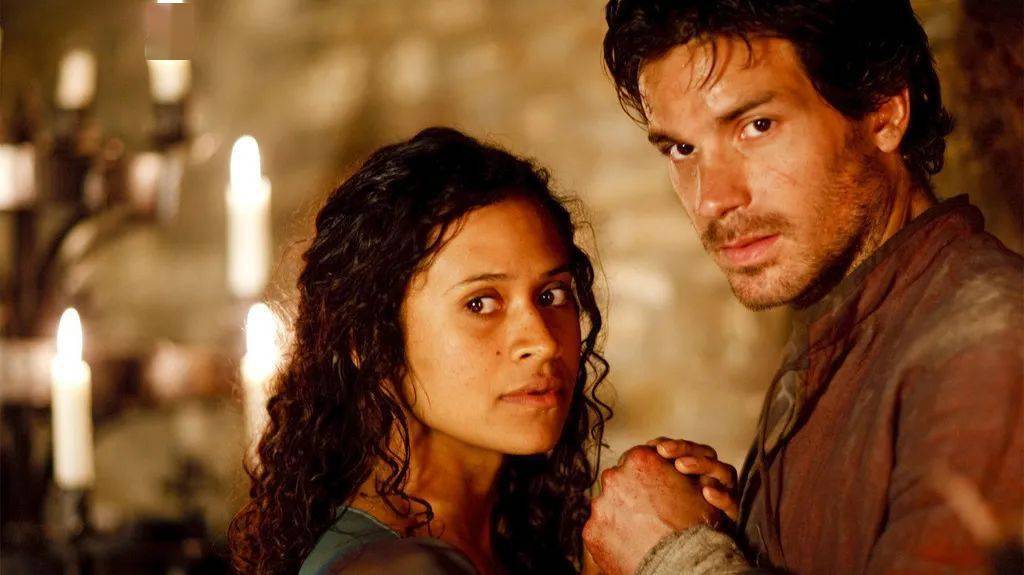 这幅画中的女王与骑士,很容易让人联想到《国王叙事诗》中的关娜薇