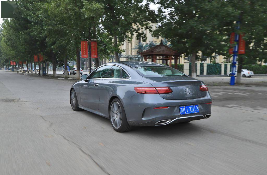 在细分市场扮演什么角色试驾奔驰e300轿跑车