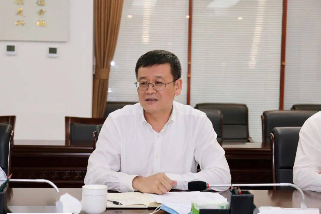 冯任飞与乌海市党政主要领导座谈交流住建领域相关工作