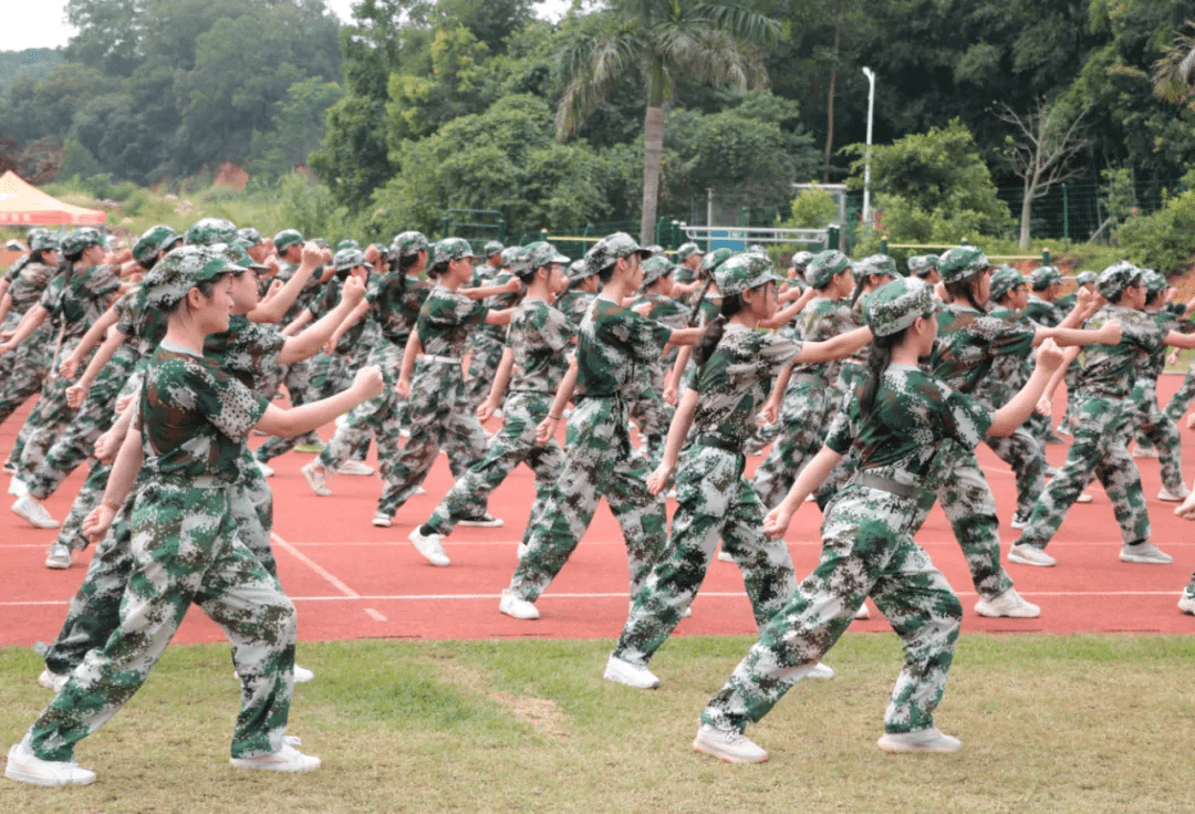 颯廣東高校軍訓現場圖來了附新生軍訓指南