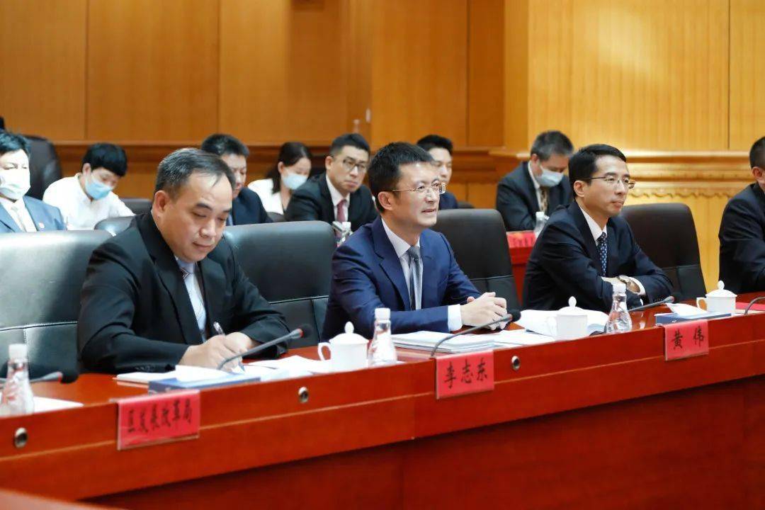 企業業務總裁彭中陽,高管陳斌,夏侯宇,袁鑫,福田區委書記黃偉,區領導