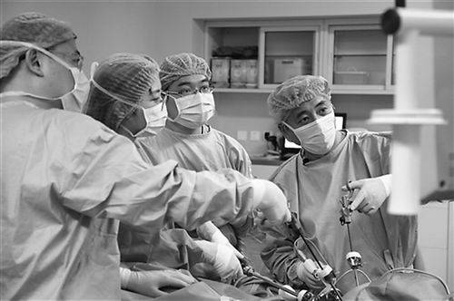 筷子|郑民华：拿筷子的手更适合“玩”腹腔镜