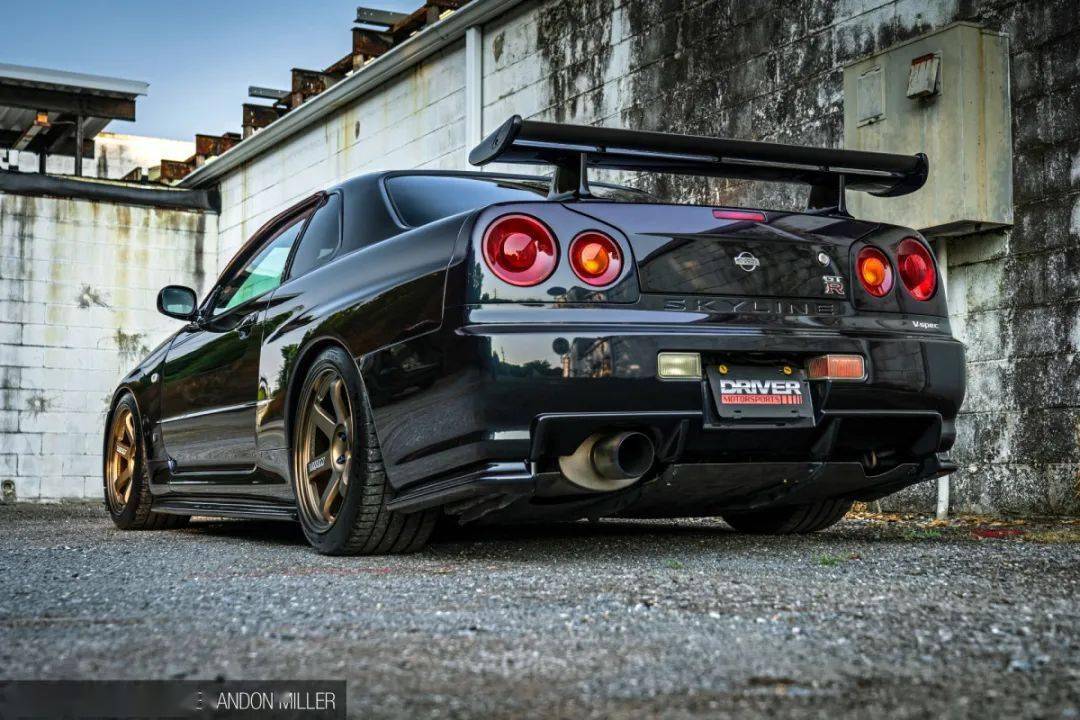 拥有90年代日产gtr全家福的男人你猜他最中意哪款