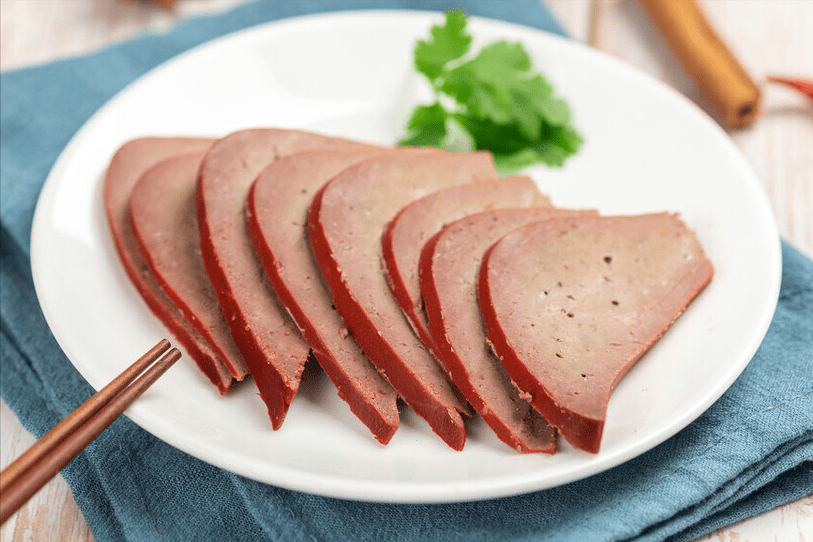 卤猪肝时,不要直接下锅,记住1个小窍门,鲜嫩好吃没腥味