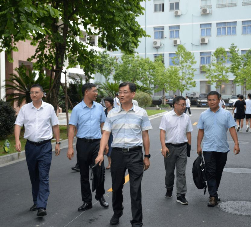 9月16日下午,温州市政协常委,副秘书长林世南一行来瑞开展"中职教育