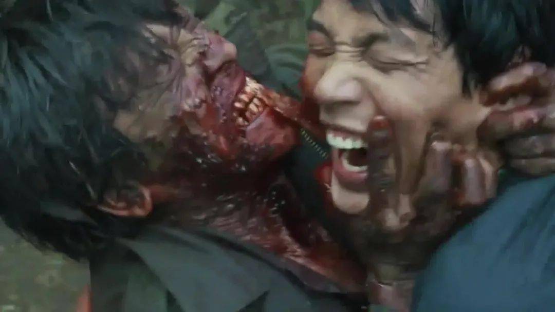 孝镇|从《哭声》到《灵媒》,罗泓轸的“驱魔”情结