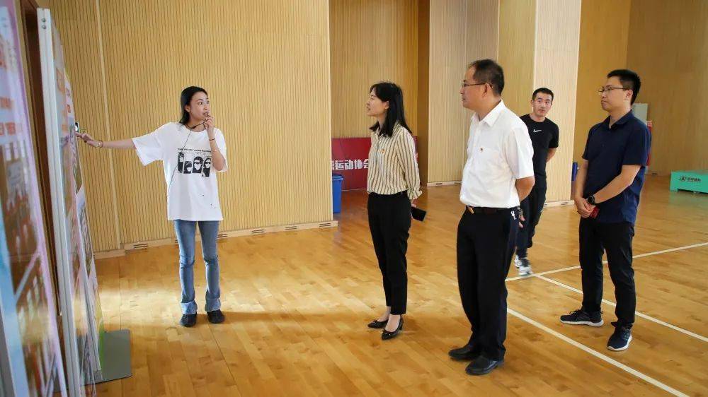 平湖市委常委何苗来新仓调研