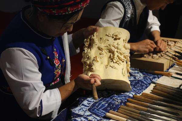 剑川|石雕、绒绣、土陶……“白族之乡”非遗亮相浦东