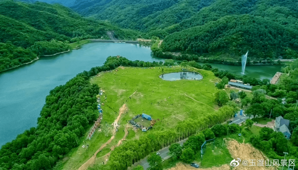 水绕山环,奇峰竞秀 一看风景美,二看水长流 条条小路通源头 清清碧溪