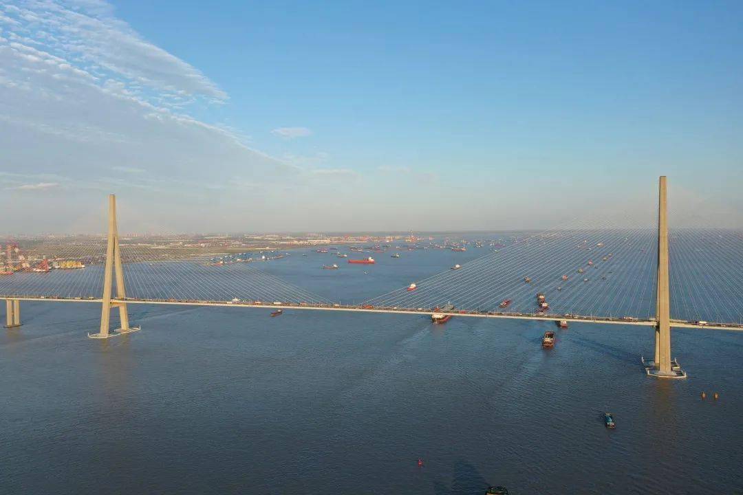 船员朋友请注意海太过江通道水上勘察7分区工程即日起在长江主航道内