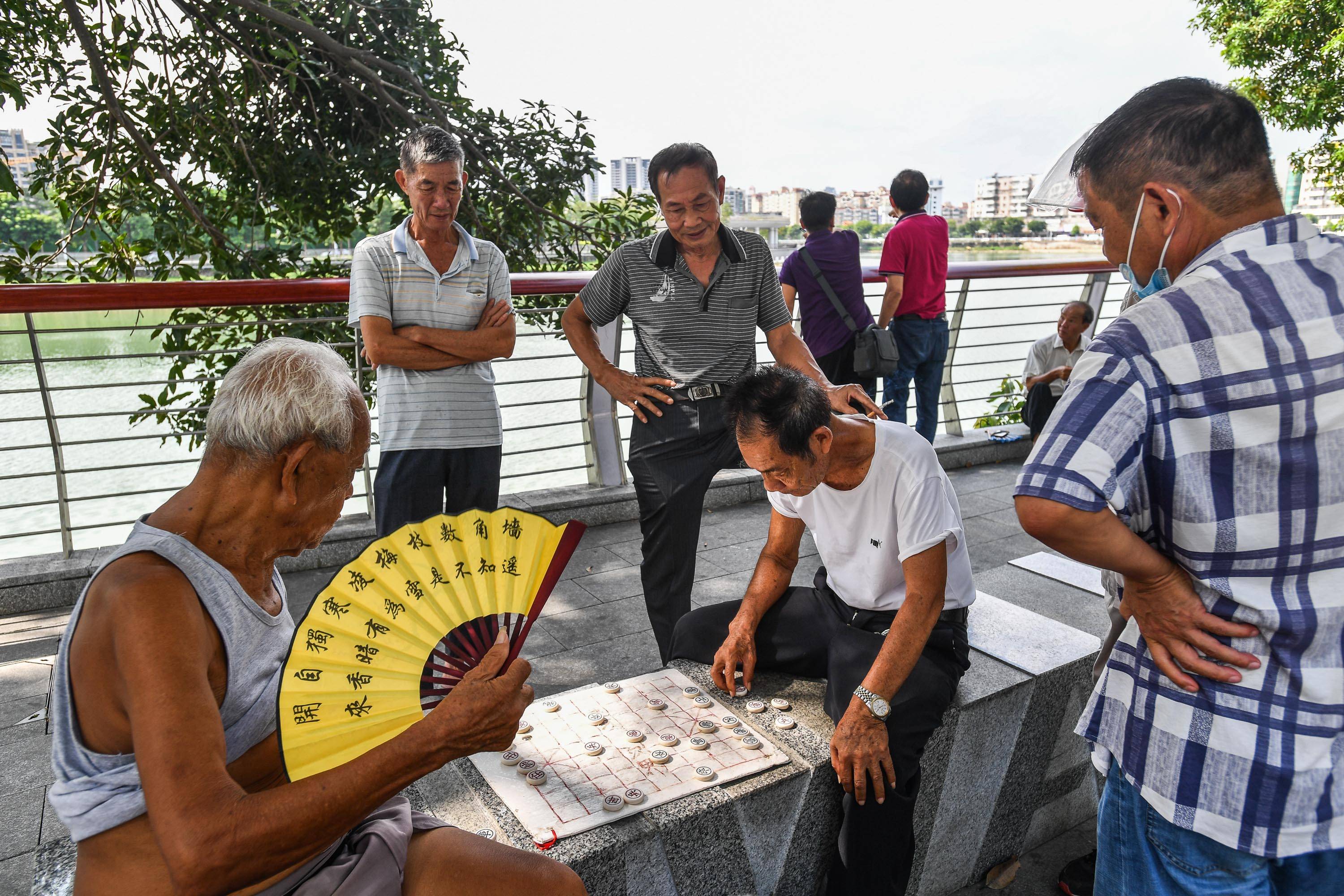 老年人下棋照片图片