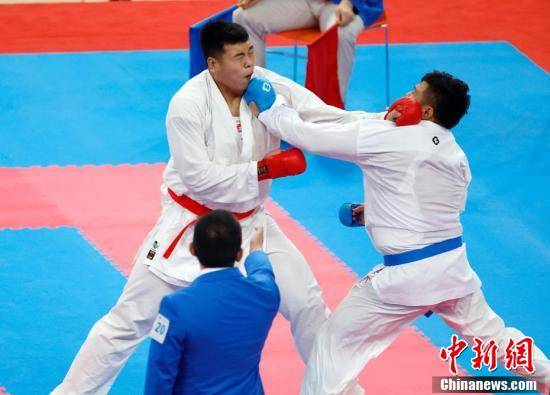 天津队选手刘帅获得空手道男子75公斤比赛冠军