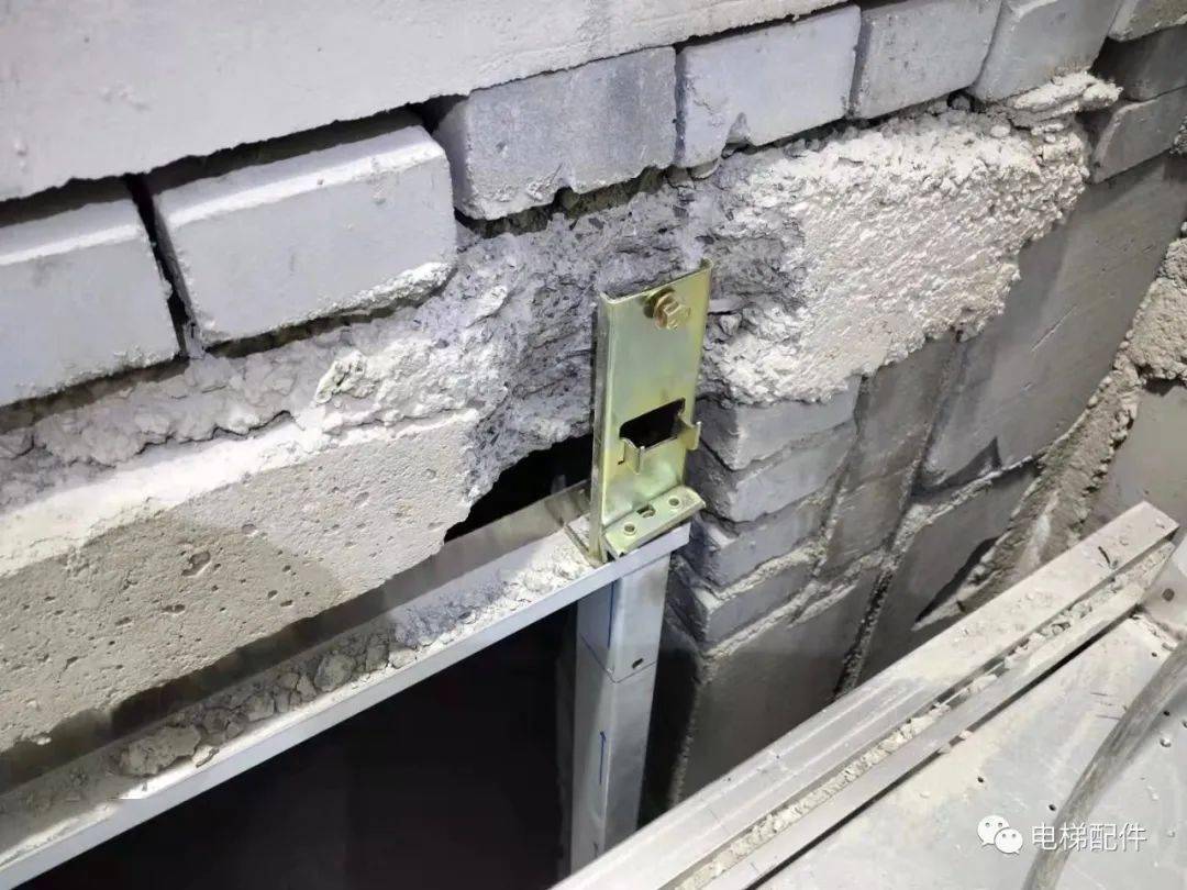 电梯人:被这吊钩坑了!