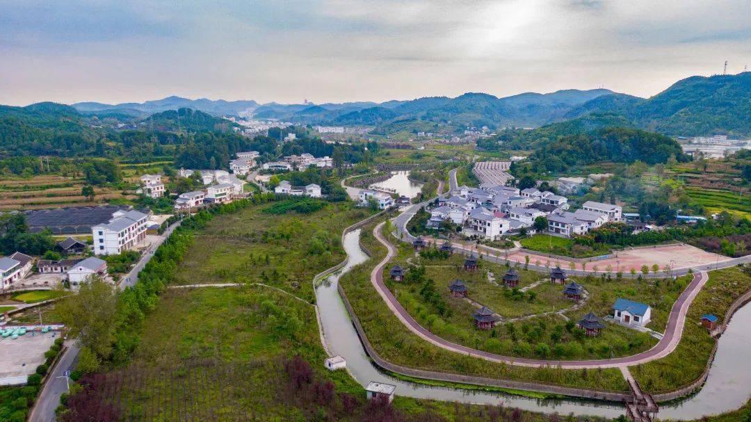 航拍下的万山桃花源