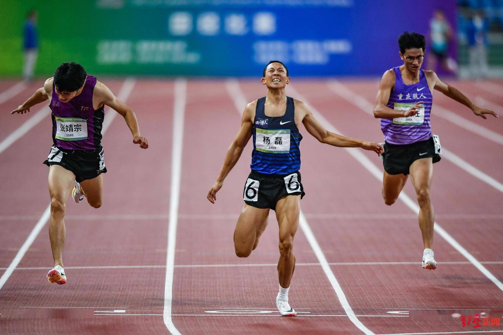 预赛|新“飞人”！45秒54，26岁四川小伙杨磊全运会田径400米夺冠