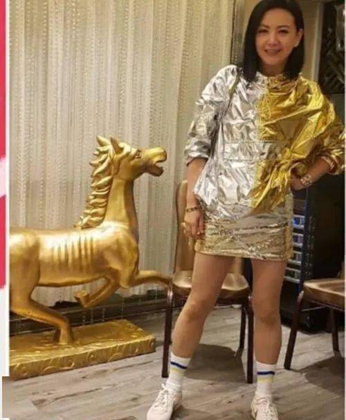 颜色 曾华倩晒近照，美颜了还是难掩沧桑，跟普通人比就是气质更好！