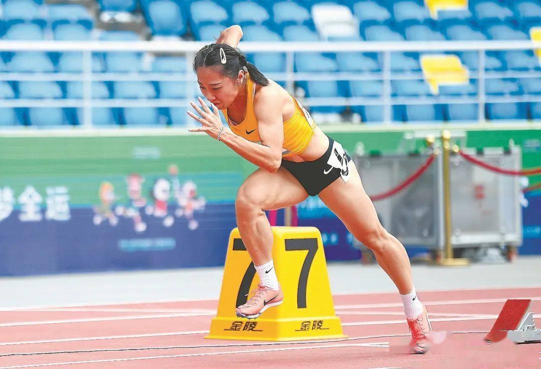 22日,葛曼棋在200米预赛中跑出23秒41,晋级决赛.新华社