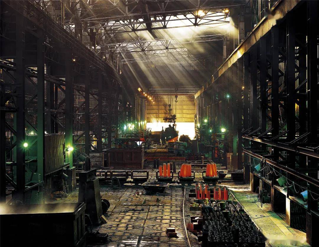 上钢三厂上海黄浦江边老工业的主题摄影一共持续了6年,历经了无数的