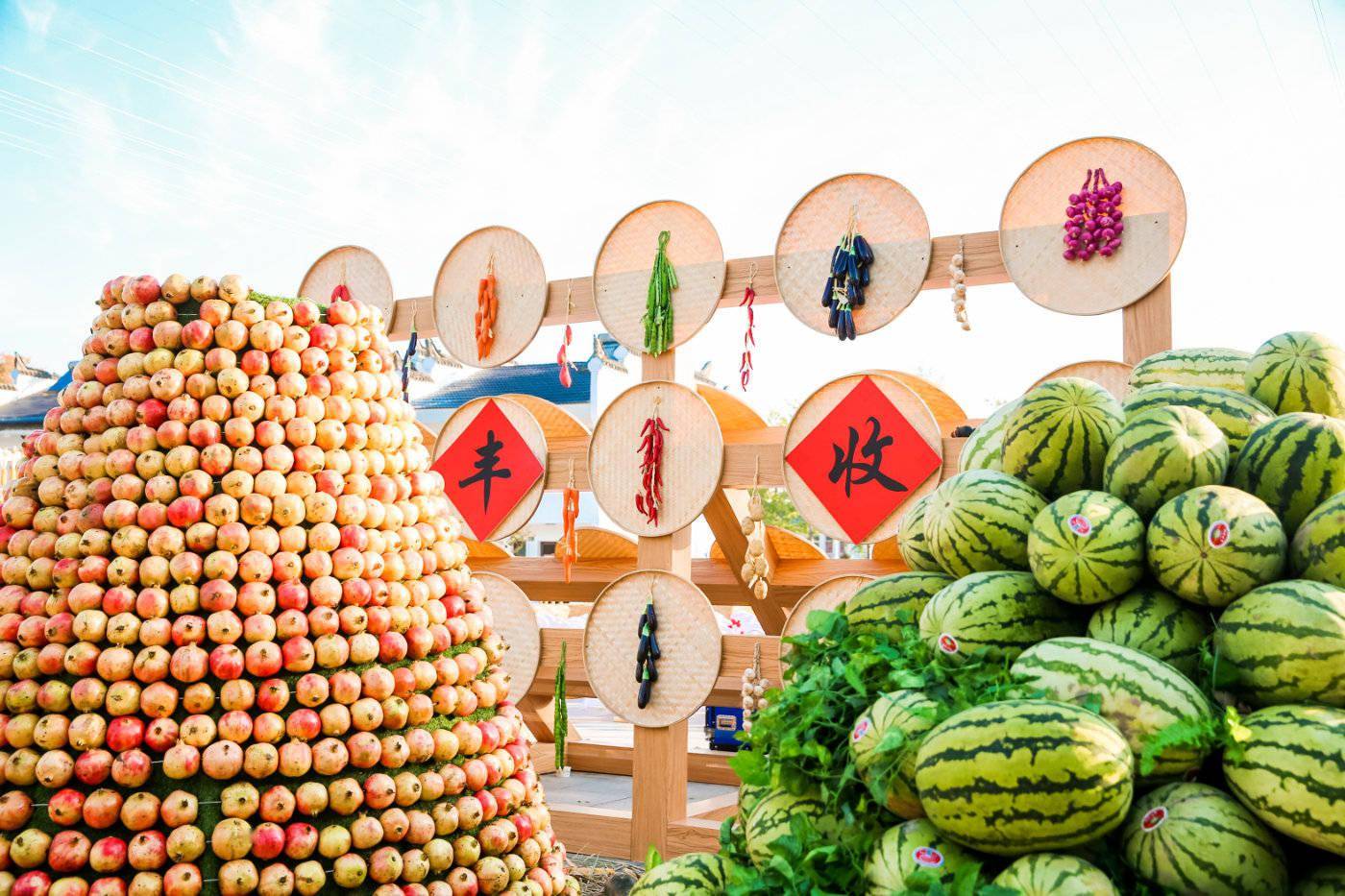 随着一阵欢快的丰收锣鼓,9月23日上午,武汉2021年中国农民丰收节在