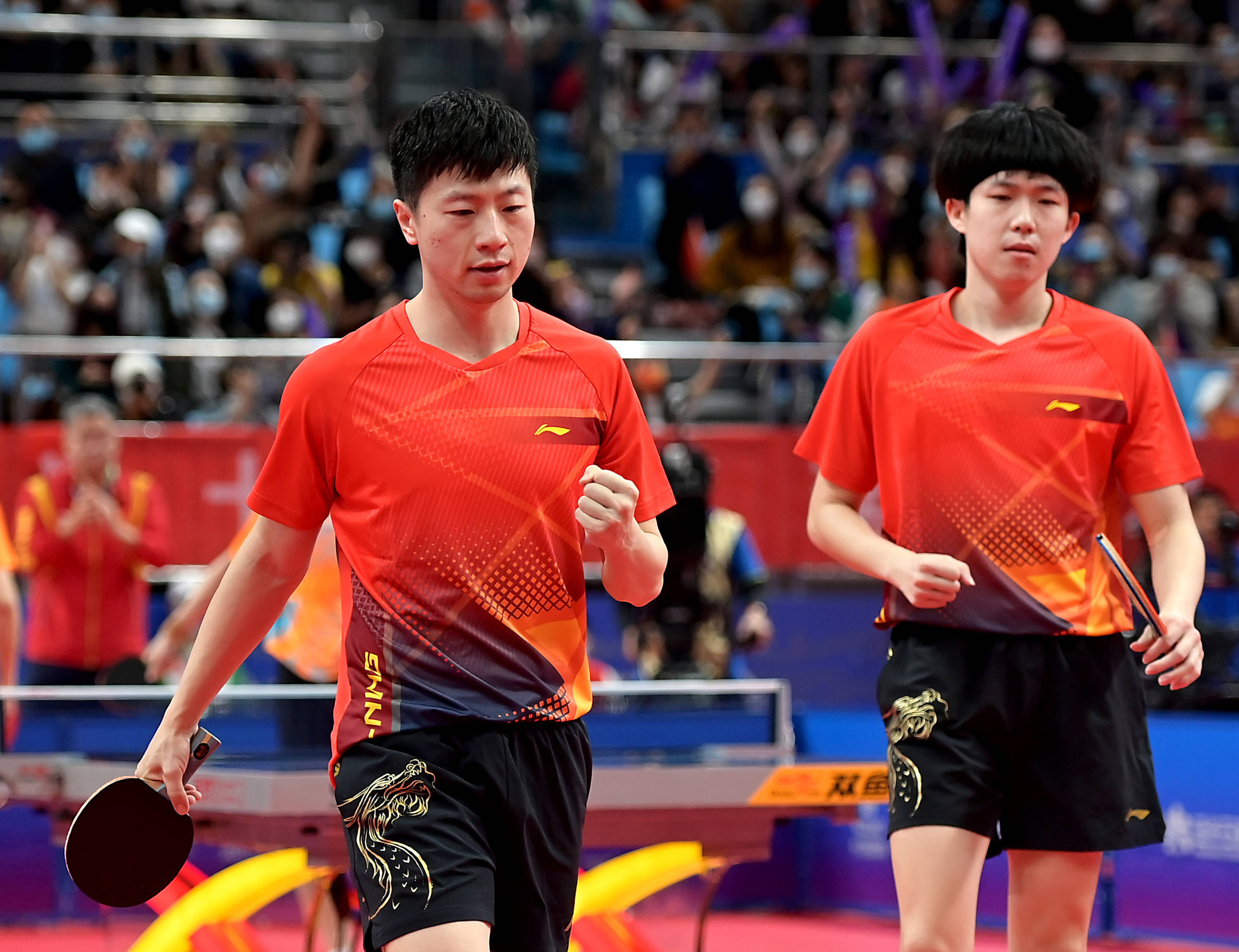 乒乓球男子双打14决赛马龙王楚钦晋级四强
