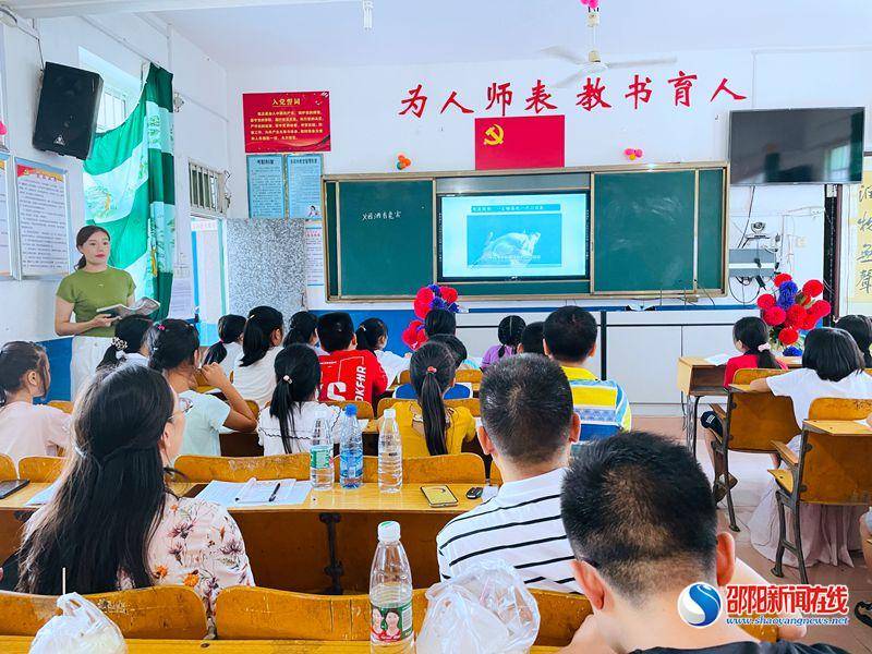 选手|隆回县六都寨镇中心学校举行小学道德与法治优质课竞赛