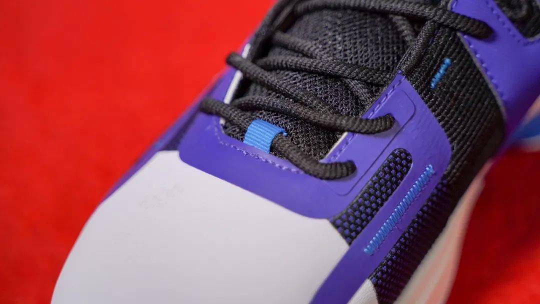 侃鞋丨本土现役球星唯一的签名鞋可兰白克克制二代开箱