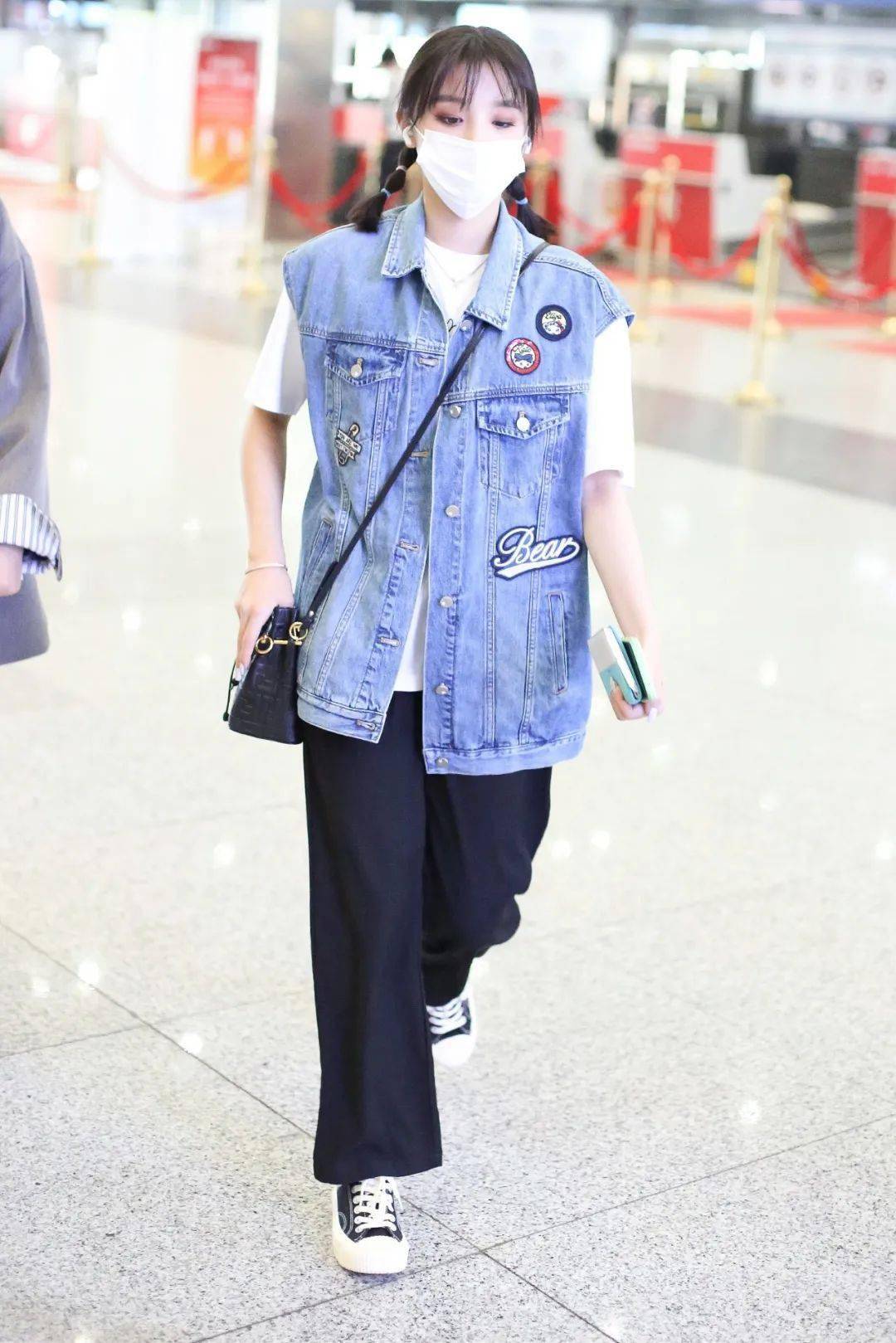 感觉 娜扎最近穿了好几遍的单品 马甲叠穿到底有多香？