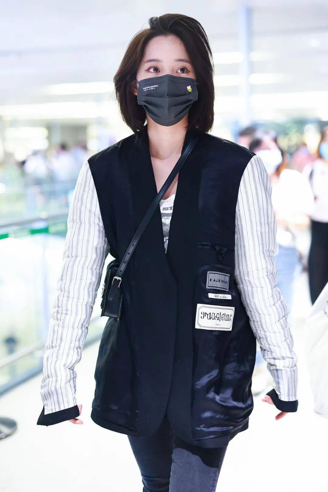 感觉 娜扎最近穿了好几遍的单品 马甲叠穿到底有多香?