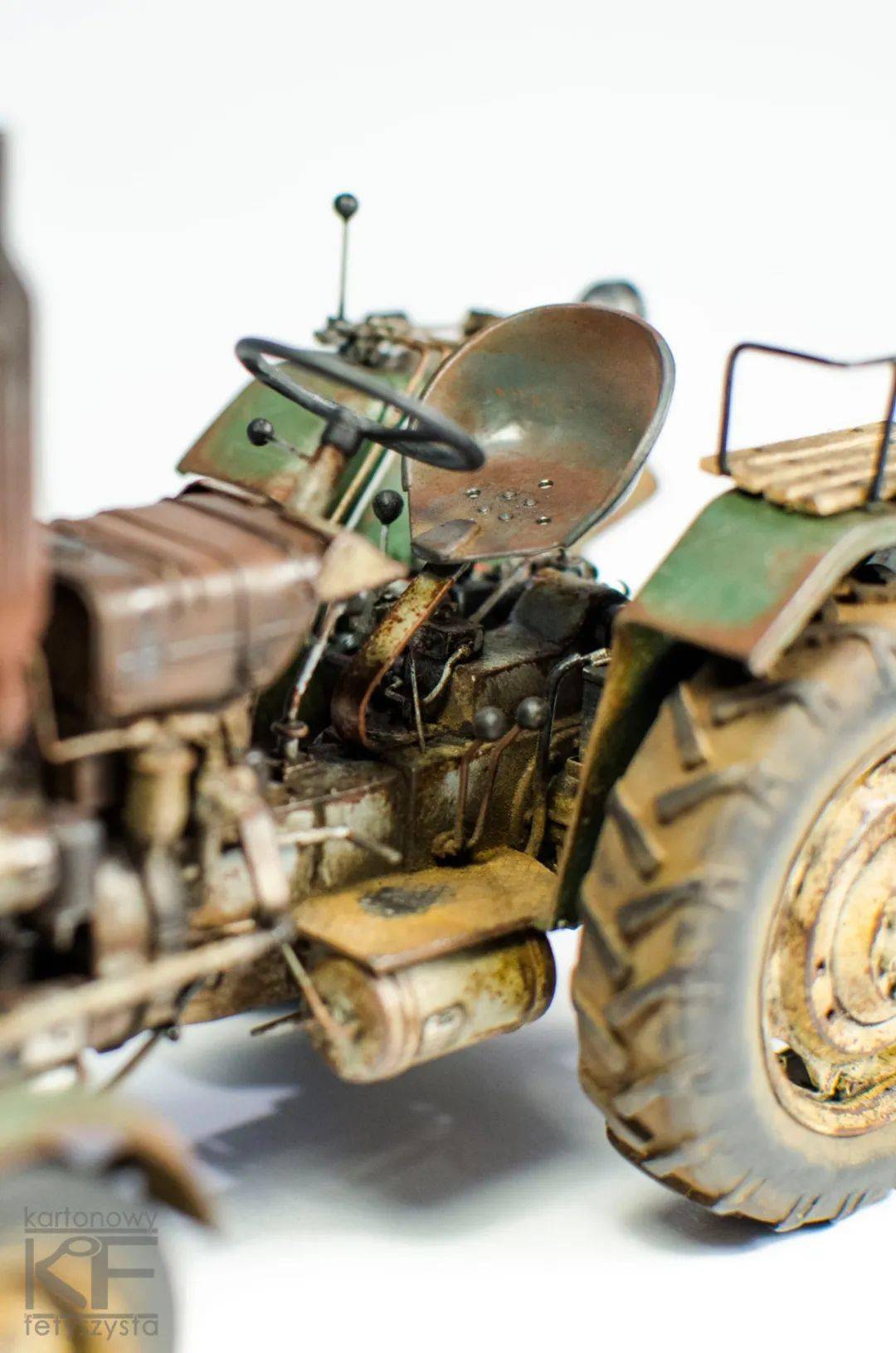 ursus c 330 拖拉机(纸做的)