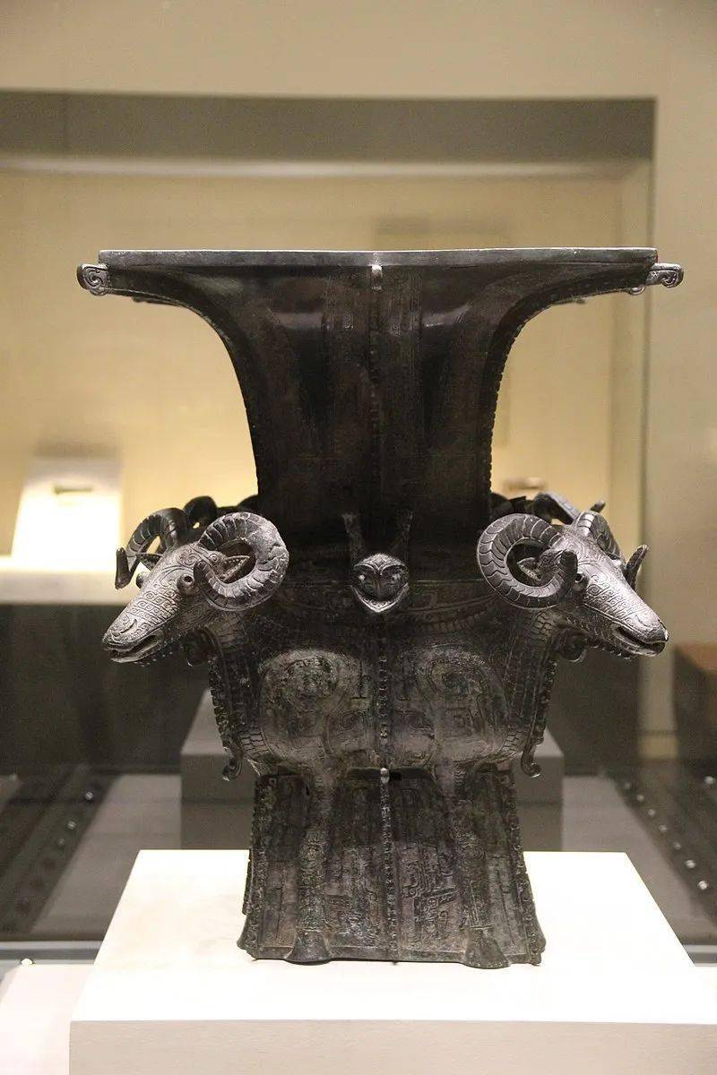 四羊方尊   gary todd / wikimedia commons