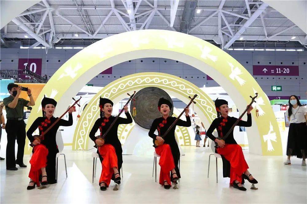 龙州天琴,壮锦亮相中国(深圳)国际文化产业博览交易会得到中宣部,自治