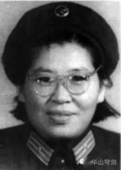 彭桂卿大校夫人范景阳上尉,易耀彩少将夫人李德序上尉,岳振华大校夫人