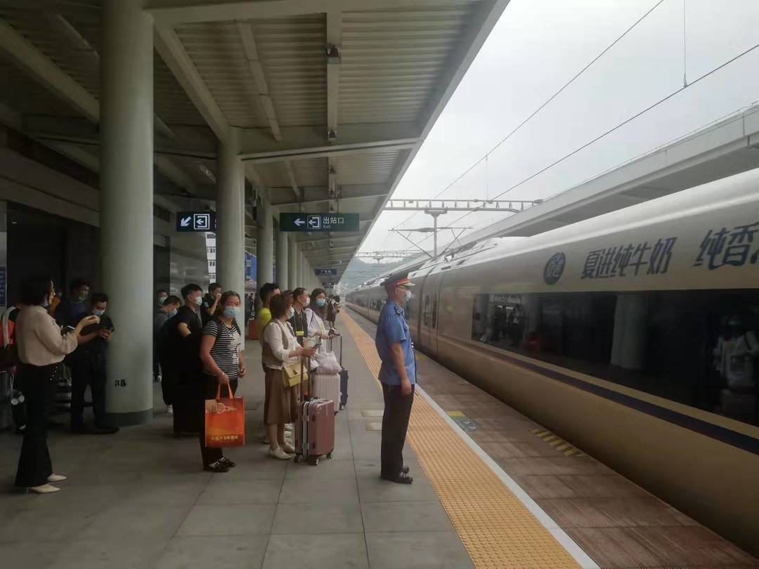 据该段广元火车站客运值班站长介绍,今年国庆大假期间,预计出行客流将