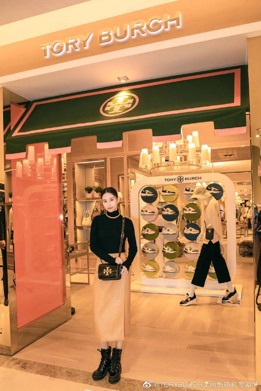 黑色 圈里有话说 | 何超莲与Tory Burch 的新系列适配度竟然这么高