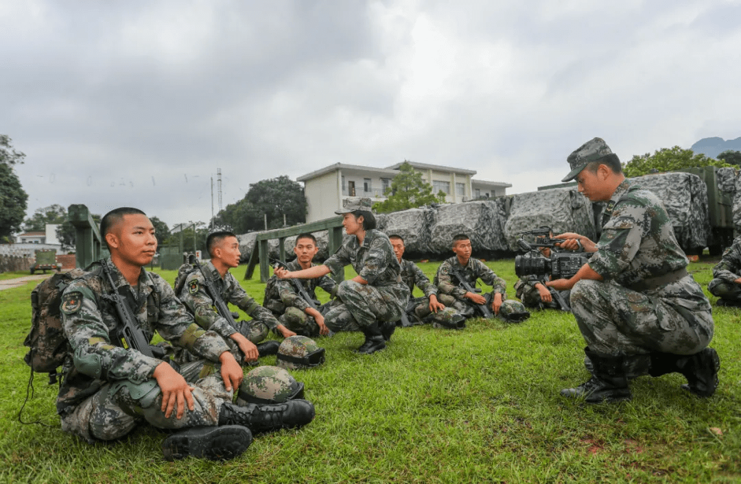 听说,最帅的男人在中国部队_军人
