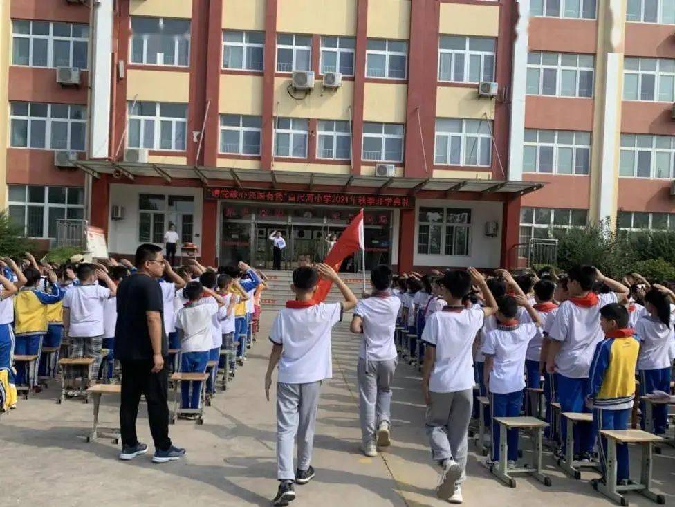 诸城市百尺河小学●为弘扬爱国主义精神,青潍中学少先队于9月18日开展