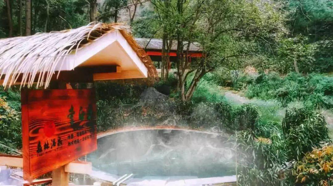 潭畔森林温泉位于桃花潭畔旅游度假区内,有20多个风格迥异的露天汤池
