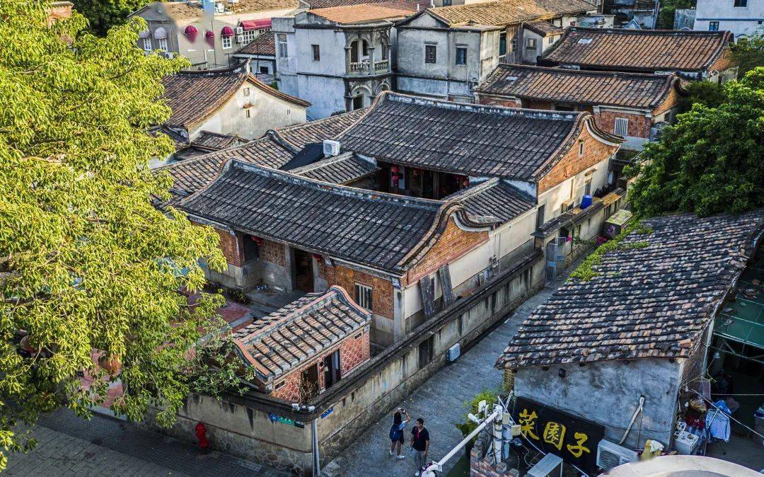 的鼓浪屿,岛上现存规模最大,最完整的闽南红砖厝传统民居——四落大厝