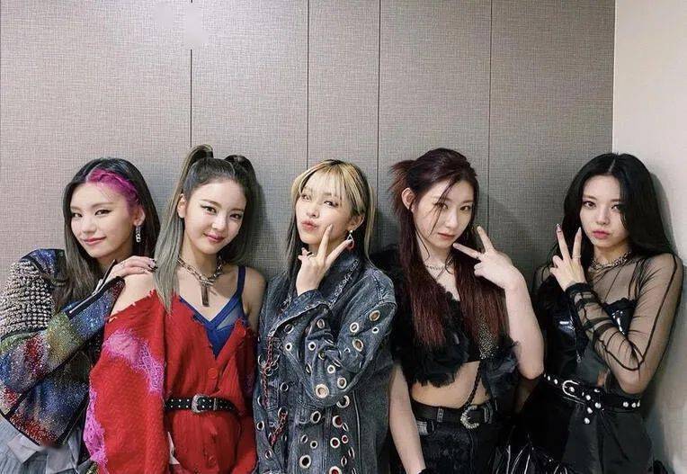 未成年女团成员造型过于风尘引热议